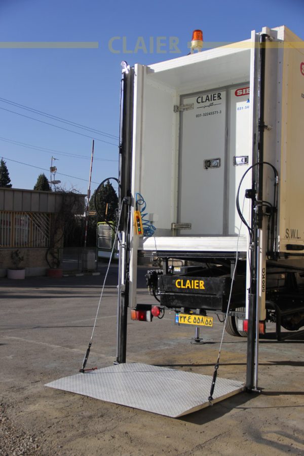 بالابر باری تیل لیفت (Tail lift) خودروی کترینگ فرودگاهی